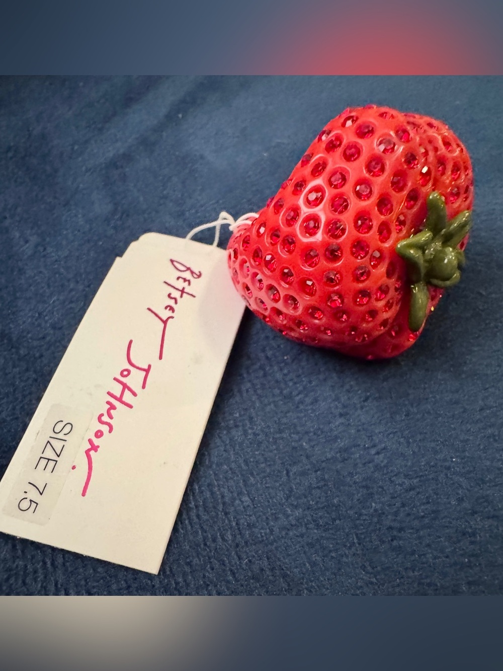 BETSEY JOHNSON Viral Vibrant red playful sparkly tomato 🍅 cocktail ring Sz 7.5 - Picture 3 of 6